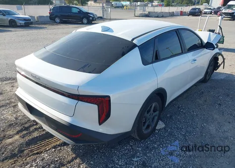 2025 Kia K4 Lxs z USA, uszkodzony, nr VIN 3KPFT4DE4SE174601